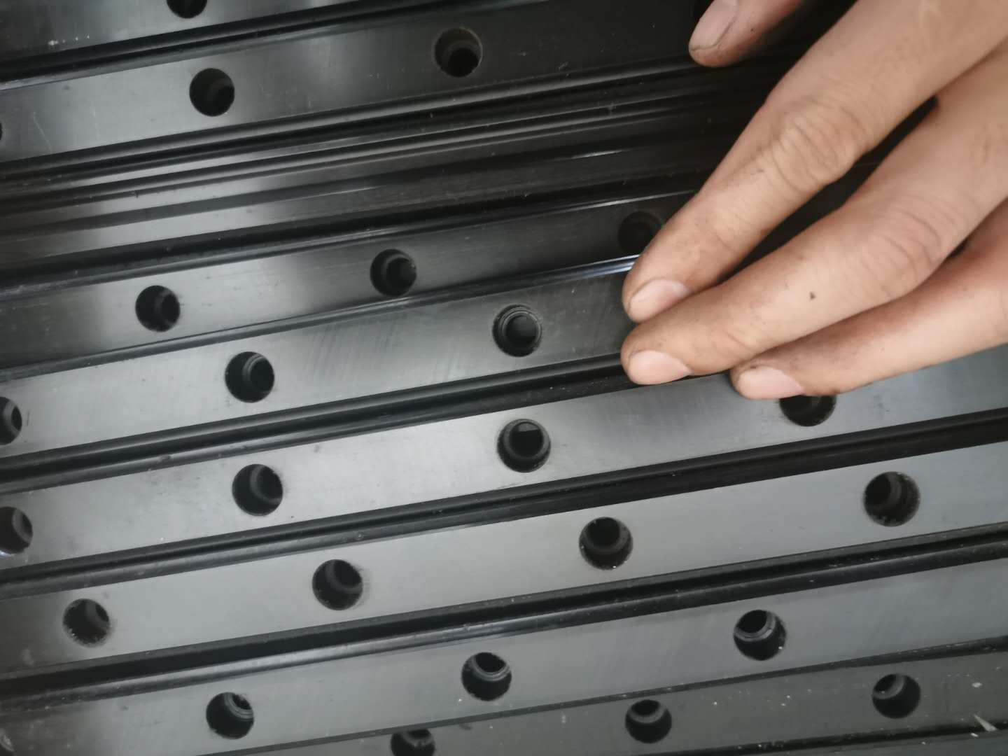 發(fā)黑鍍鍍鎳國(guó)產(chǎn)防生銹直線導(dǎo)軌滑塊線軌滑軌道 